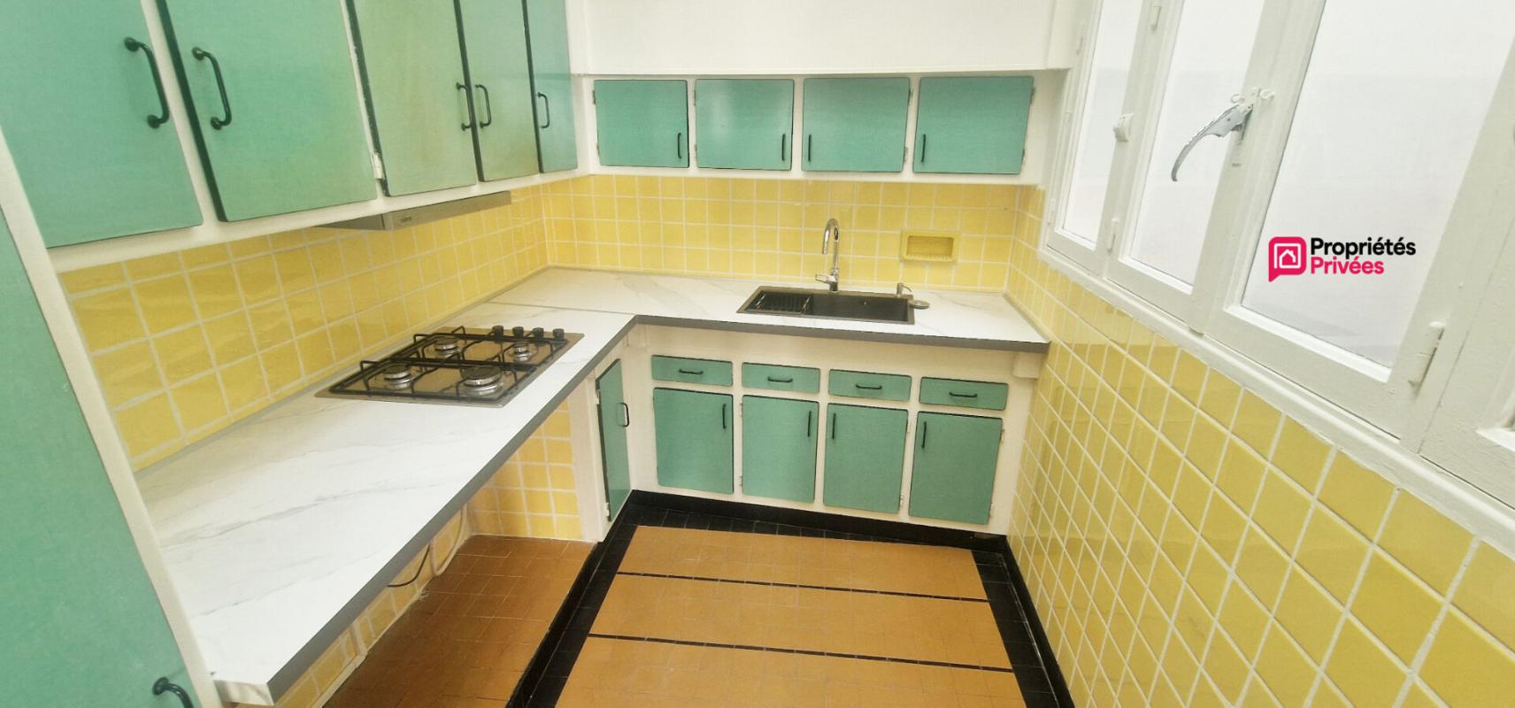 SAINT-AIGNAN Immeuble de 94 m² avec commerce et logement 3 pièces et 2 chambres 7