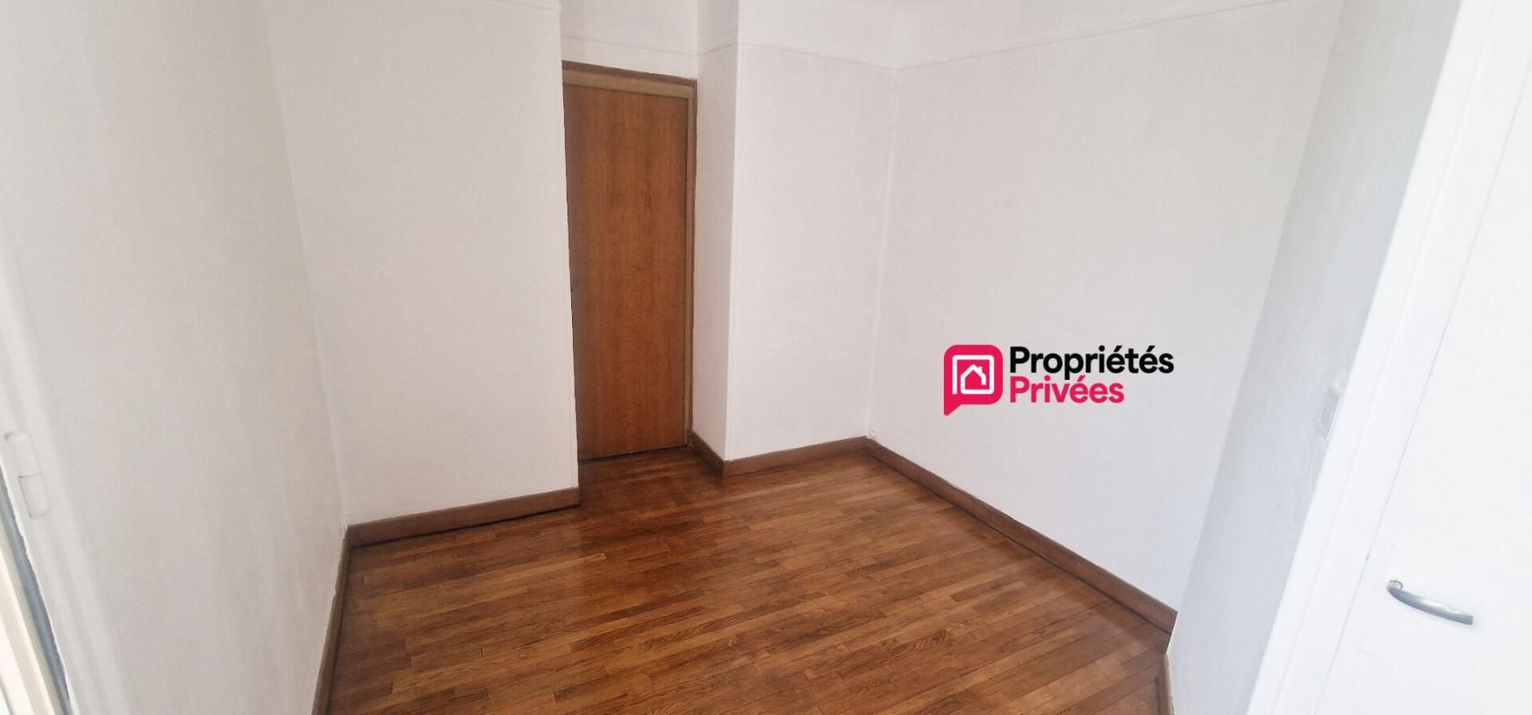 SAINT-AIGNAN Immeuble de 94 m² avec commerce et logement 3 pièces et 2 chambres 9