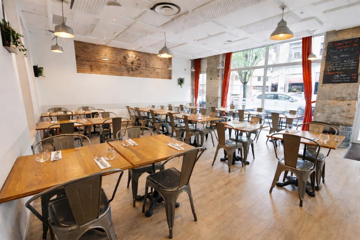 GRENOBLE GRENOBLE - BAR RESTAURANT 70 COUVERTS, TERRASSE, Emplacement fort passage et forte notoriété (Murs en option) 2