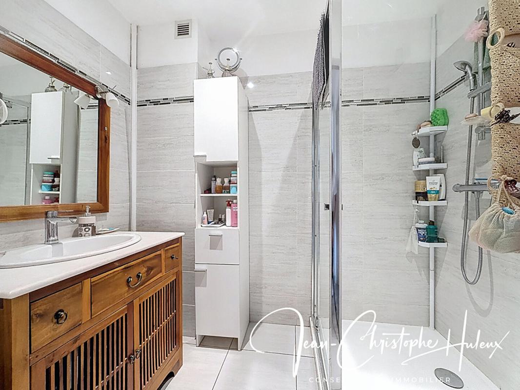 NIMES 30900 NIMES Bel appartement P3 Lumineux avec sa place deparking 5