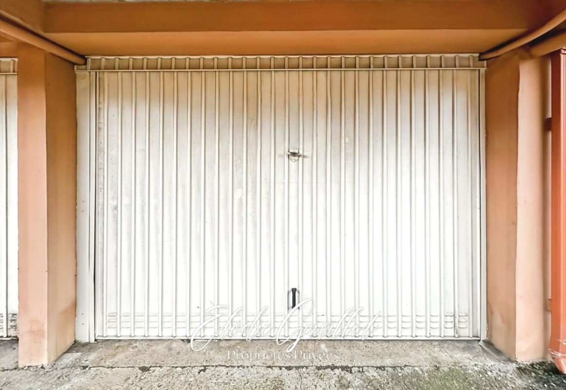 CARCASSONNE Garage de 18 m² dans résidence à Carcassonne 3