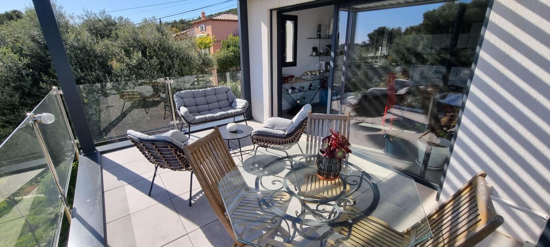 BANDOL DUPLEX INVERSE CONTEMPORAIN AVEC VUE MER PANORAMIQUE 10