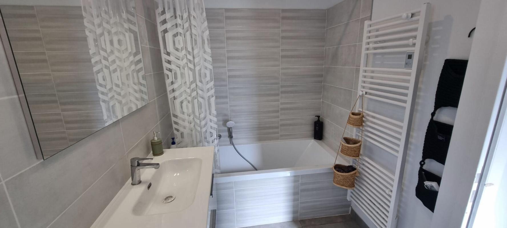 BANDOL DUPLEX INVERSE CONTEMPORAIN AVEC VUE MER PANORAMIQUE 11