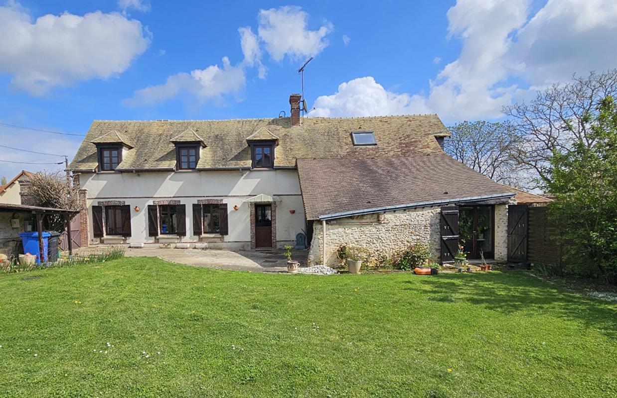 HOUDAN Houdan 12 mn / Maison de charme en parfait état de 147 m2 habitable 2