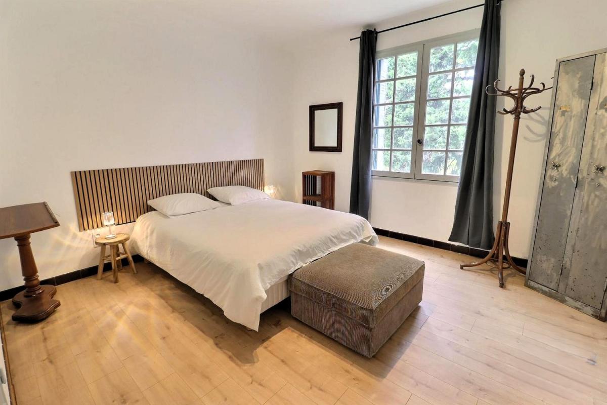 CABANNES Mas rénové en campagne 200m² habitables avec jardin, piscine et garage 10