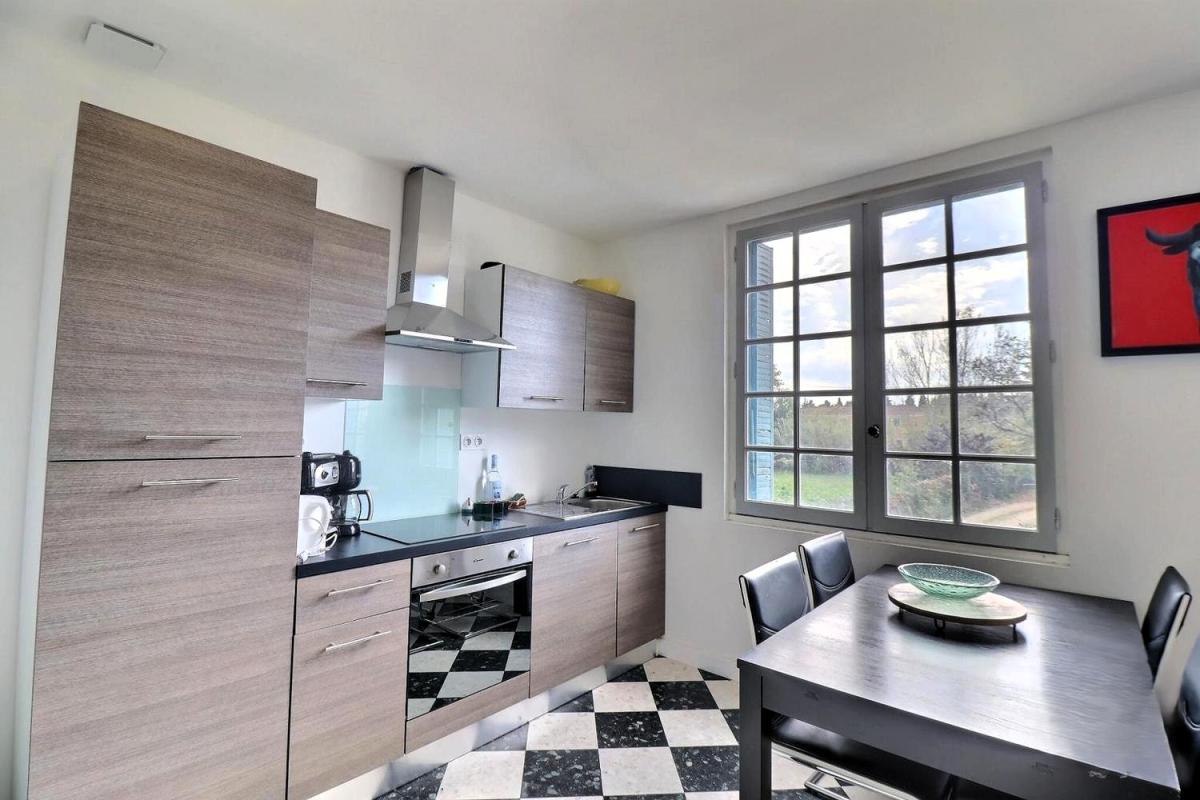 CABANNES Mas rénové en campagne 200m² habitables avec jardin, piscine et garage 11