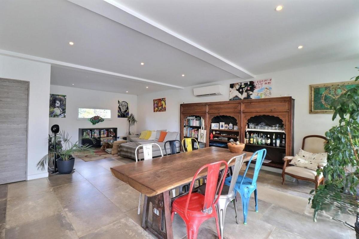 CABANNES Mas rénové en campagne 200m² habitables avec jardin, piscine et garage 3