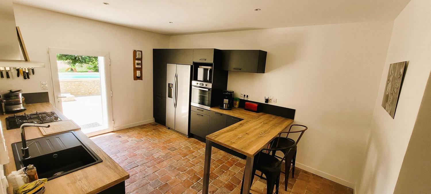 CABANNES Mas rénové en campagne 200m² habitables avec jardin, piscine et garage 5