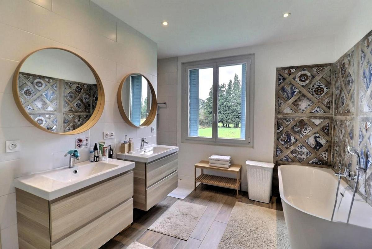 CABANNES Mas rénové en campagne 200m² habitables avec jardin, piscine et garage 8