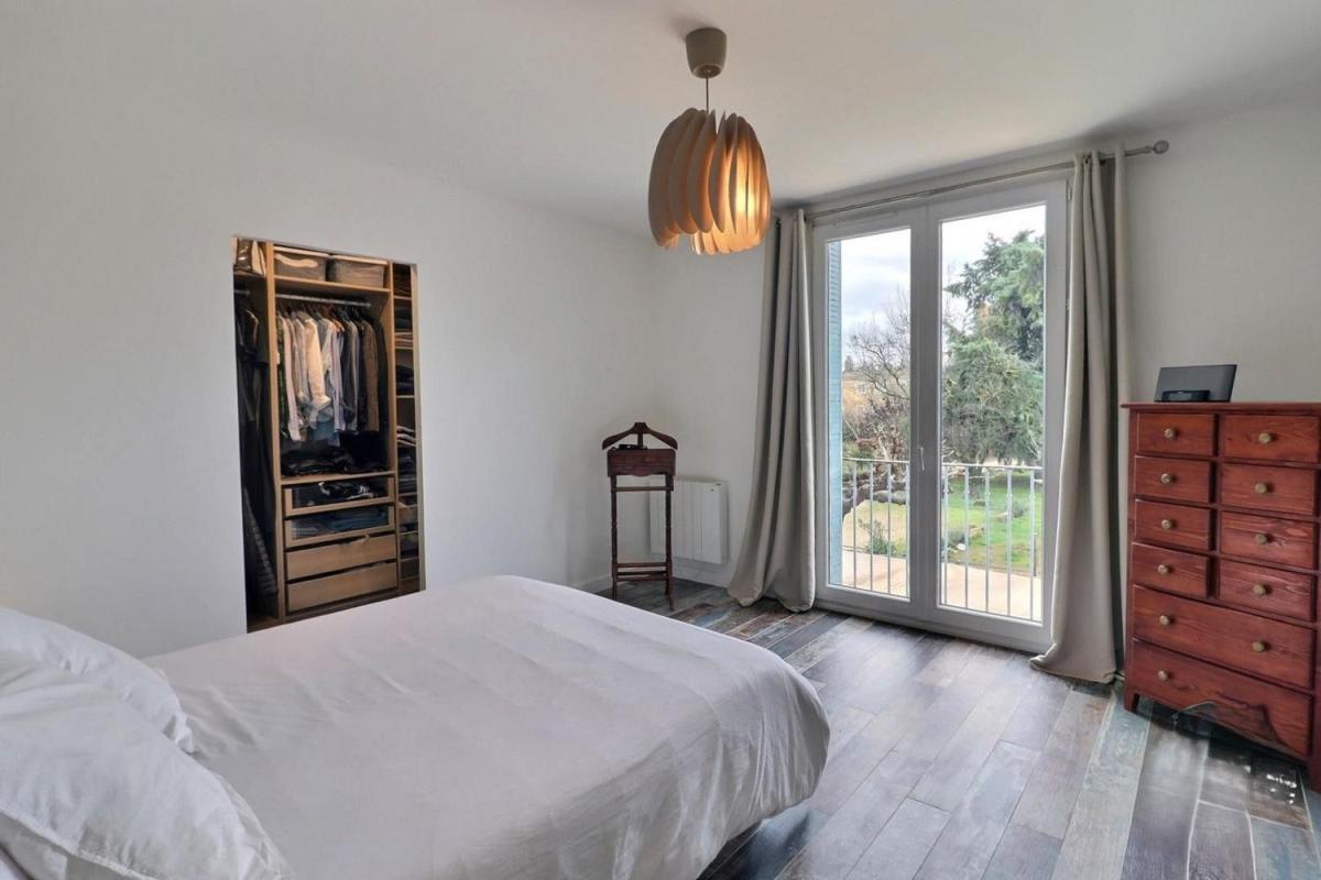 CABANNES Mas rénové en campagne 200m² habitables avec jardin, piscine et garage 9