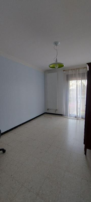 NIMES 30.GARD.NIMES. Appartement traversant de106 m² avec terrasse dans résidence sécurisée, quartier Saint Césaire 11