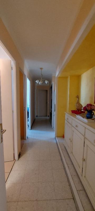 NIMES 30.GARD.NIMES. Appartement traversant de106 m² avec terrasse dans résidence sécurisée, quartier Saint Césaire 6