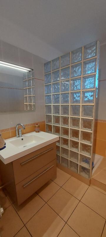 NIMES 30.GARD.NIMES. Appartement traversant de106 m² avec terrasse dans résidence sécurisée, quartier Saint Césaire 7