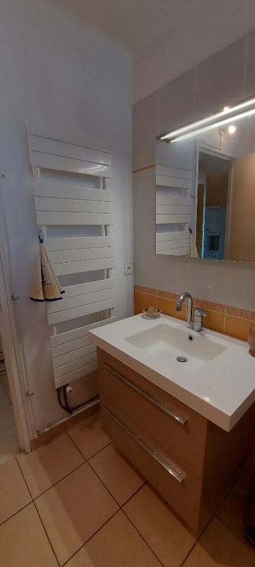 NIMES 30.GARD.NIMES. Appartement traversant de106 m² avec terrasse dans résidence sécurisée, quartier Saint Césaire 8