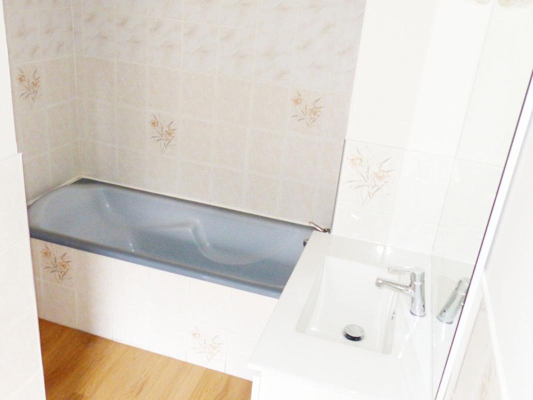 LE MONASTIER-SUR-GAZEILLE Charmante maison 6 pièces, 96m² au Monastier Sur Gazeille 6