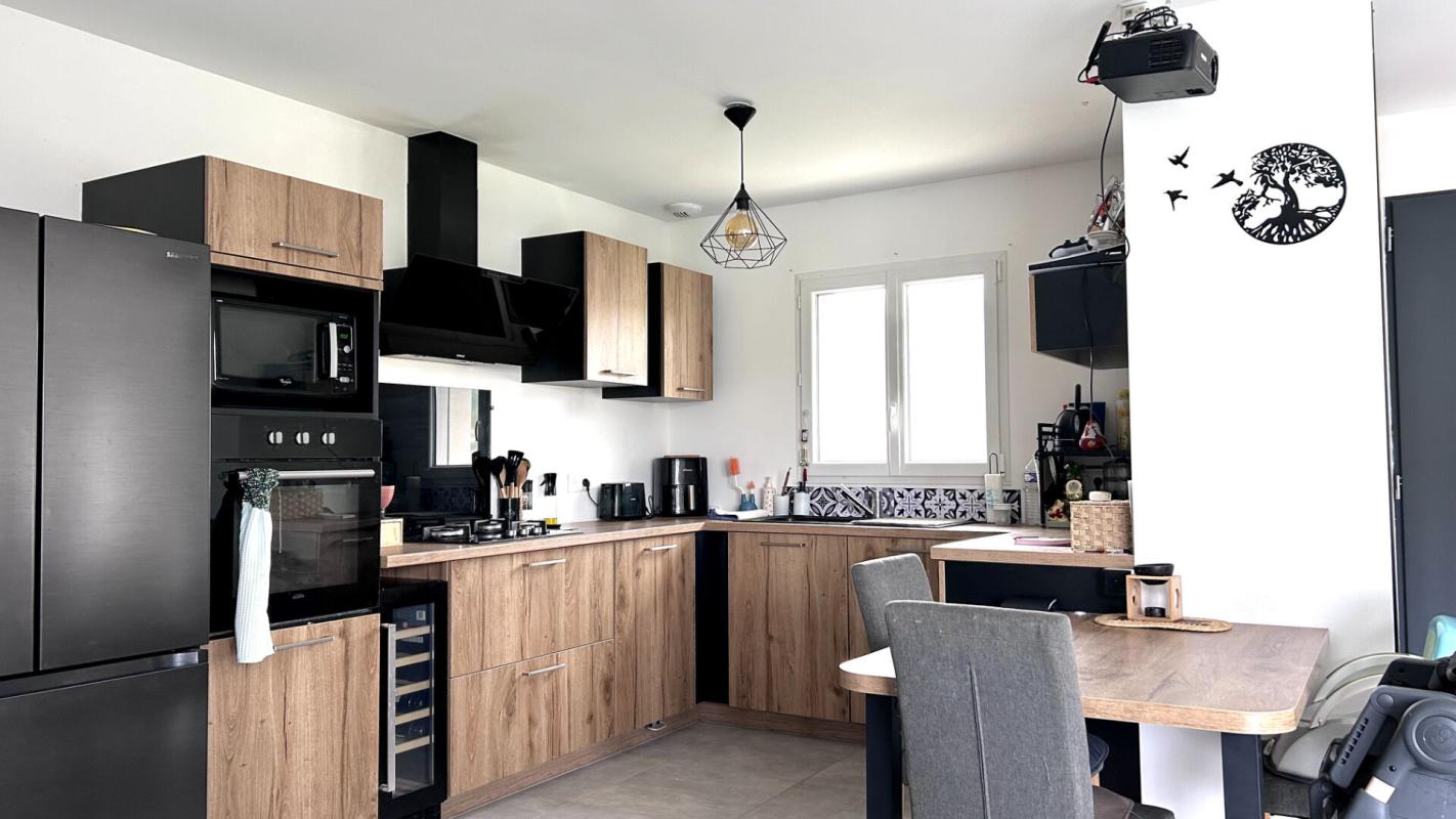 SAINT-JULIEN-L'ARS ST JULIEN L'ARS - PLAIN-PIED RÉCENT 2024 ? LUMIÈRE, CONFORT & VIE TOUT SIMPLEMENT IDÉALE 5