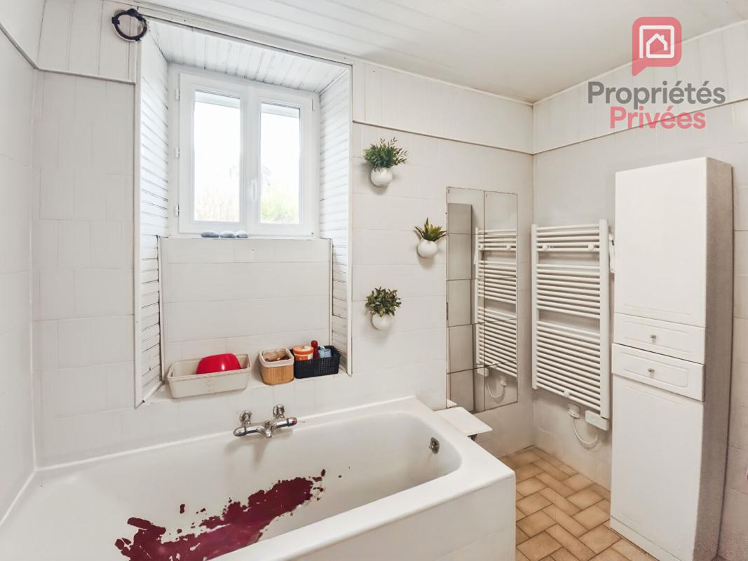 MAIZIERES-LA-GRANDE-PAROISSE Maison Maizieres La Grande Paroisse 3 chambres, terrain, grange, grenier 16