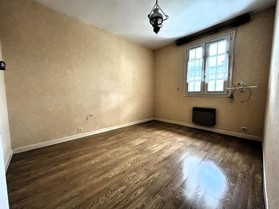 MARINES MARINES MEME. PAVILLON INDIVIDUEL DE PLAIN-PIED DE 82 M² PLUS UNE VERANDA DE 24.5 M² SUR UN TERRAIN DE500 M² 12