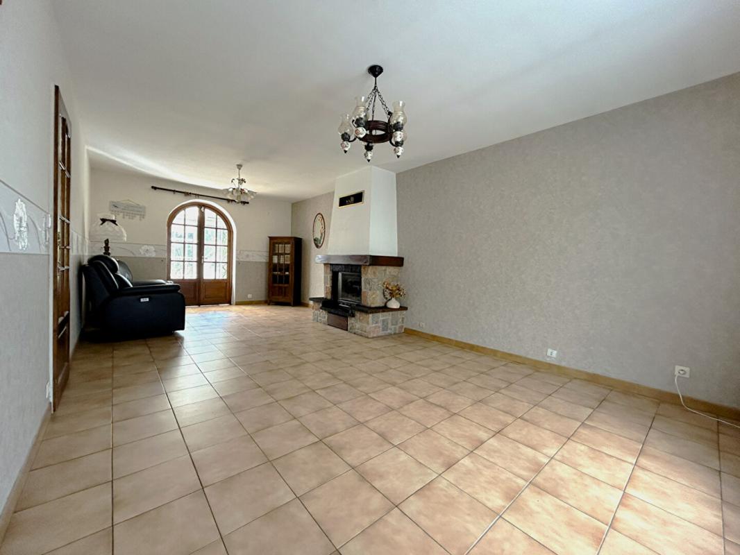 MARINES MARINES MEME. PAVILLON INDIVIDUEL DE PLAIN-PIED DE 82 M² PLUS UNE VERANDA DE 24.5 M² SUR UN TERRAIN DE500 M² 7