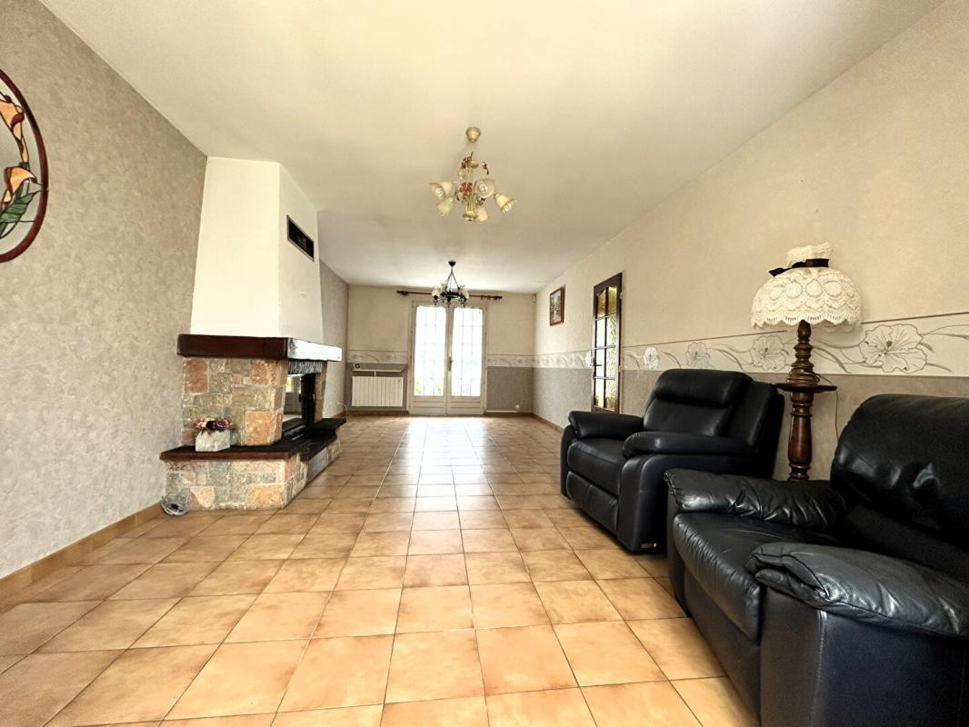 MARINES MARINES MEME. PAVILLON INDIVIDUEL DE PLAIN-PIED DE 82 M² PLUS UNE VERANDA DE 24.5 M² SUR UN TERRAIN DE500 M² 8