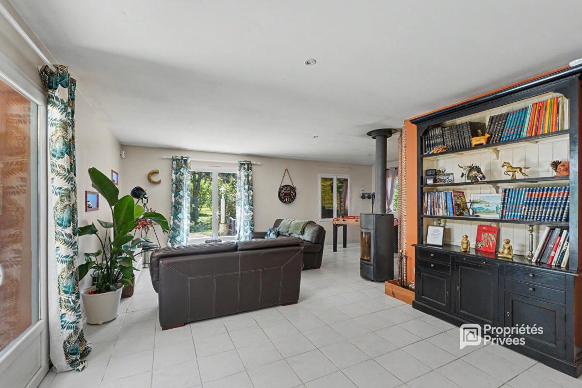 BESSENS Maison Bessens T6 avec piscine sur une parcelle de 5666 m2 10