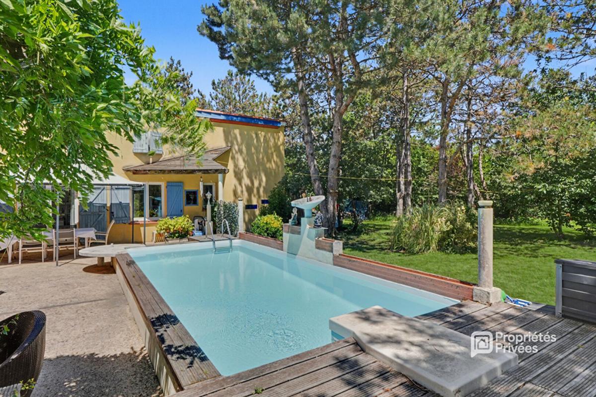 BESSENS Maison Bessens T6 avec piscine sur une parcelle de 5666 m2 2