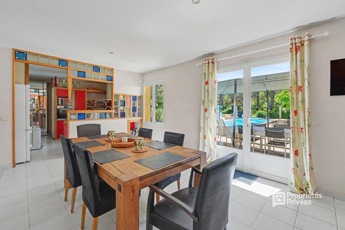 BESSENS Maison Bessens T6 avec piscine sur une parcelle de 5666 m2 5