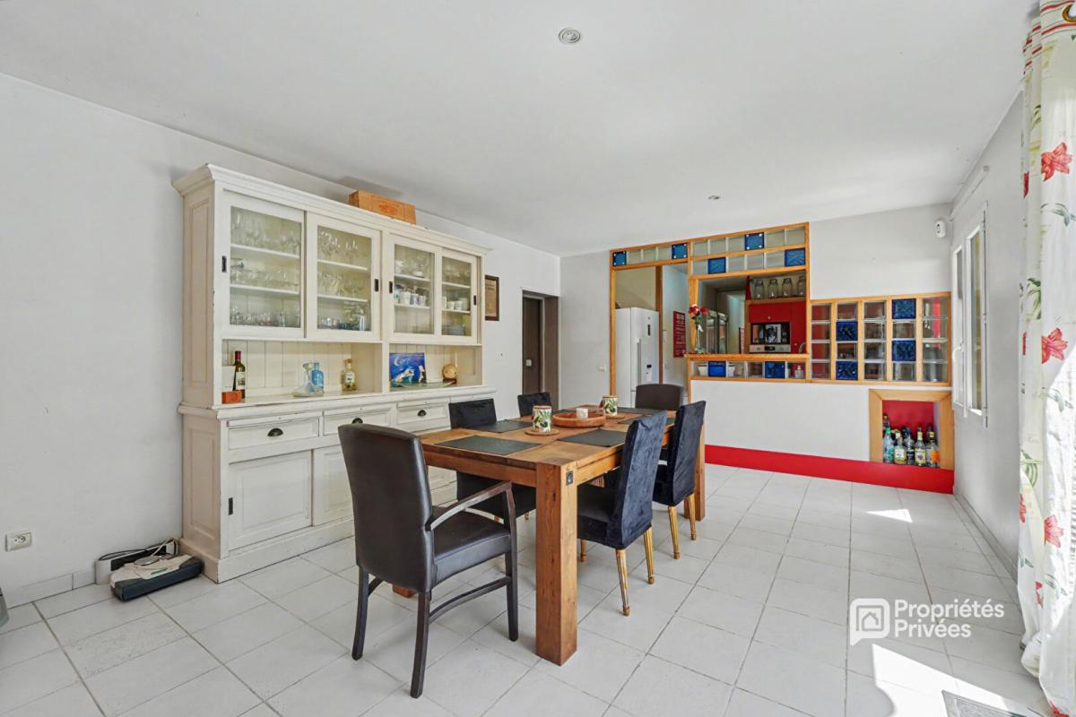 BESSENS Maison Bessens T6 avec piscine sur une parcelle de 5666 m2 6