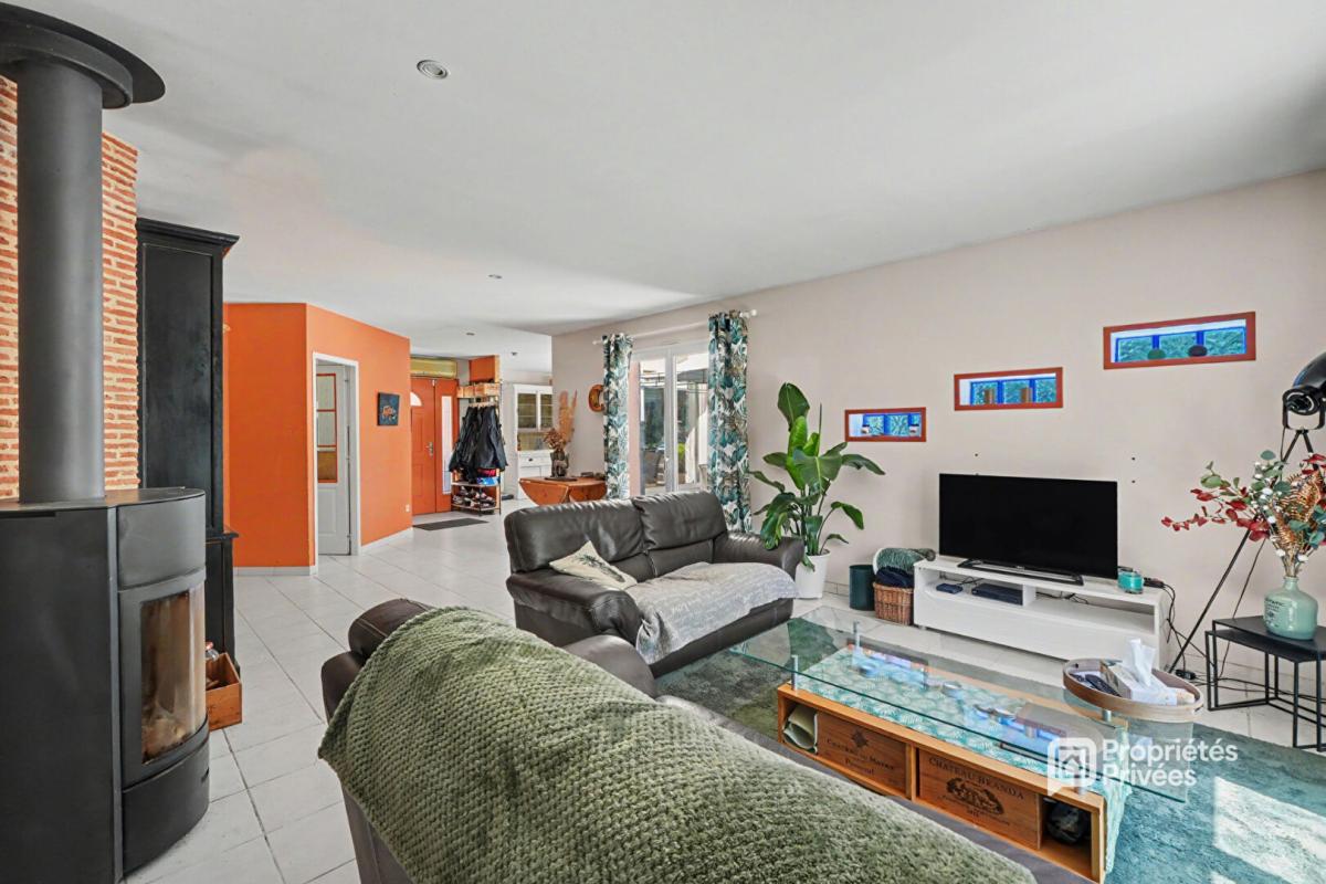 BESSENS Maison Bessens T6 avec piscine sur une parcelle de 5666 m2 9