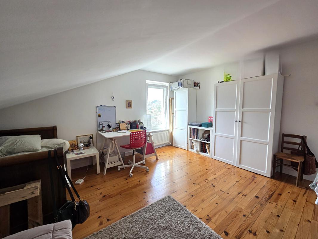 TASSIN-LA-DEMI-LUNE Maison Tassin La Demi Lune 7 pièce(s) 169 m2 10