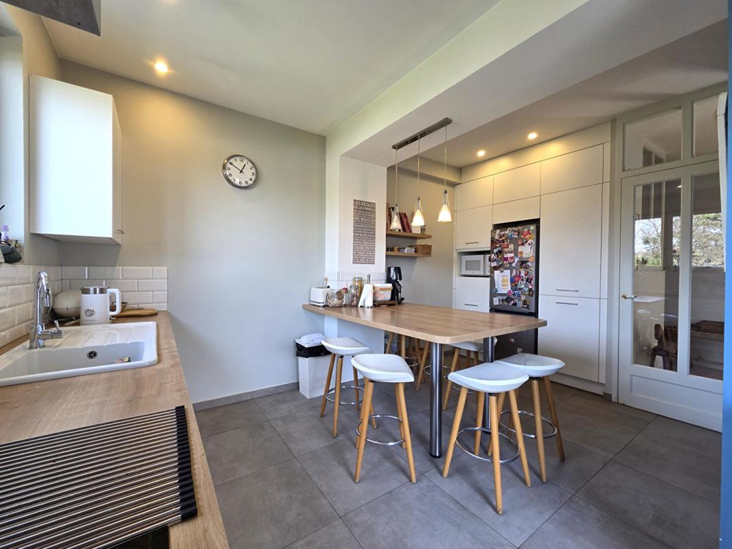 TASSIN-LA-DEMI-LUNE Maison Tassin La Demi Lune 7 pièce(s) 169 m2 5