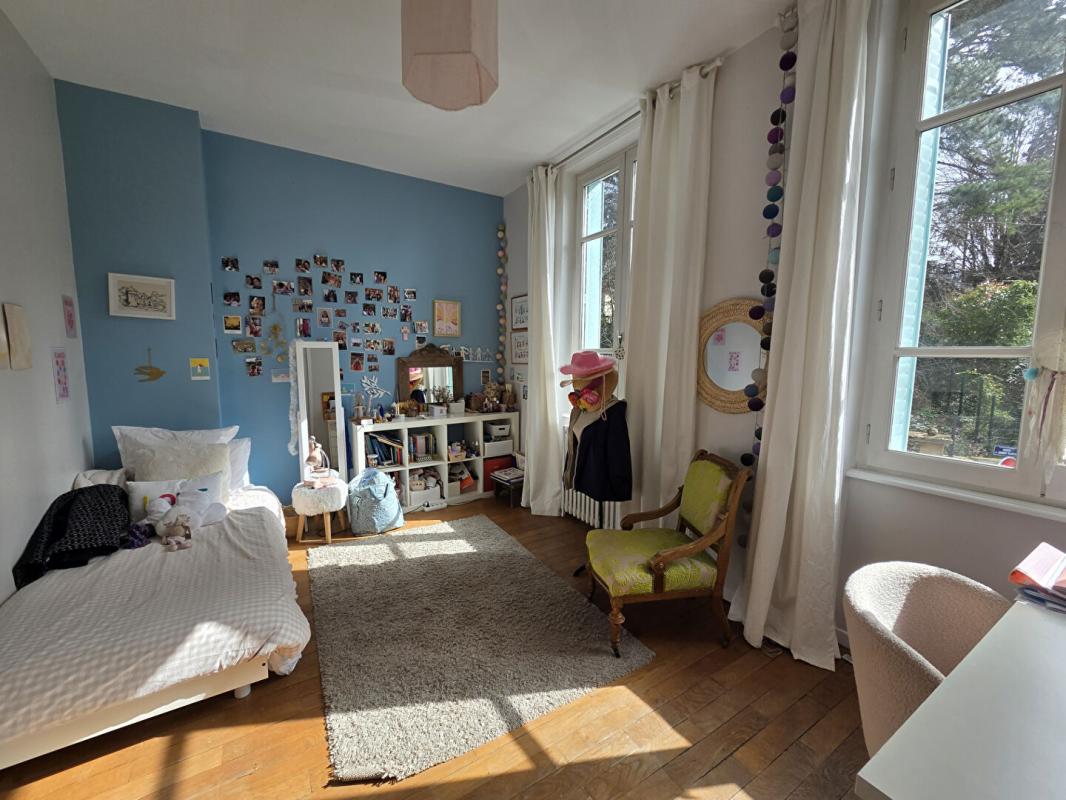 TASSIN-LA-DEMI-LUNE Maison Tassin La Demi Lune 7 pièce(s) 169 m2 6