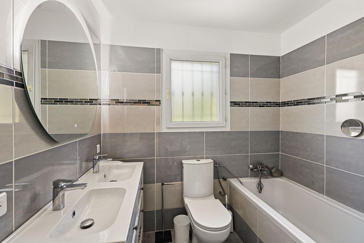 COGOLIN En exclusivité Maison avec piscine à vendre + T2 + studio à Cogolin 10