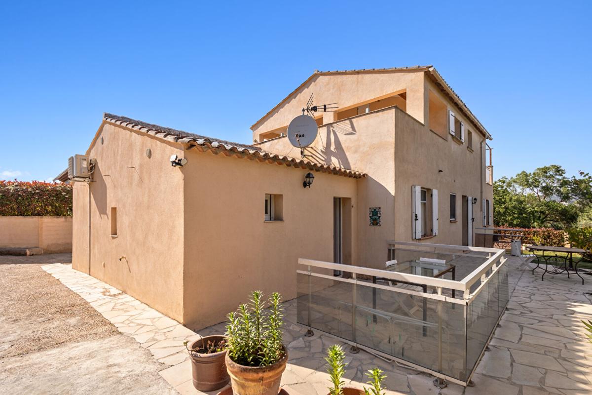 COGOLIN En exclusivité Maison avec piscine à vendre + T2 + studio à Cogolin 11