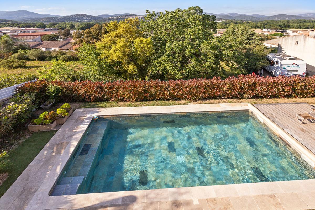 COGOLIN En exclusivité Villa comprenant T4 + T2 + Studio et piscine à vendre à Cogolin 16