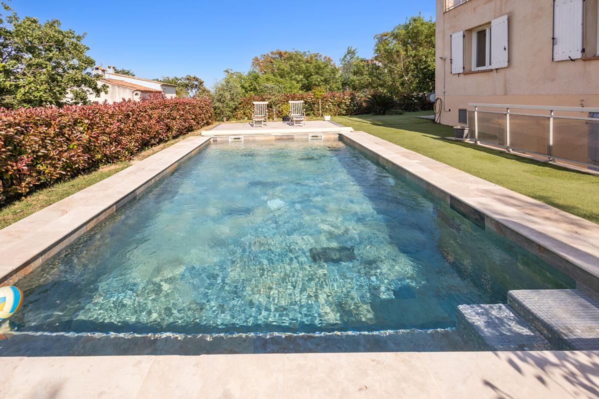 COGOLIN En exclusivité Maison avec piscine à vendre + T2 + studio à Cogolin 2