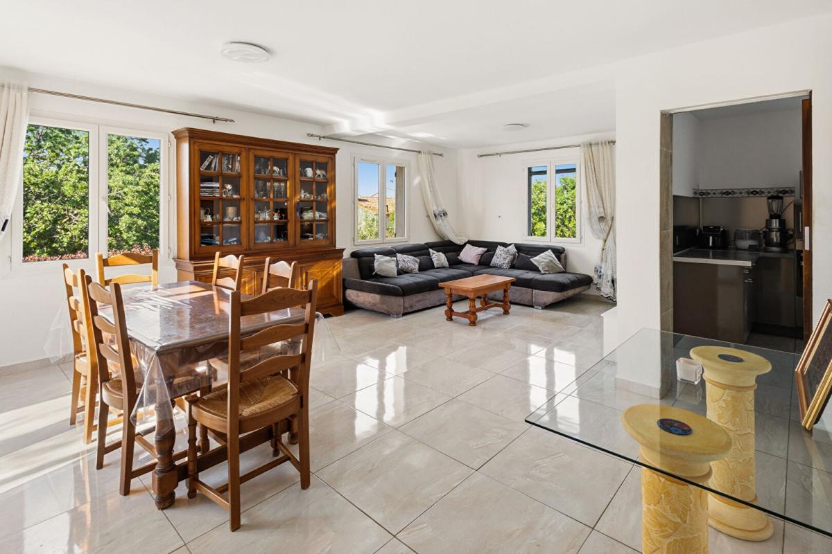 COGOLIN En exclusivité Maison avec piscine à vendre + T2 + studio à Cogolin 5