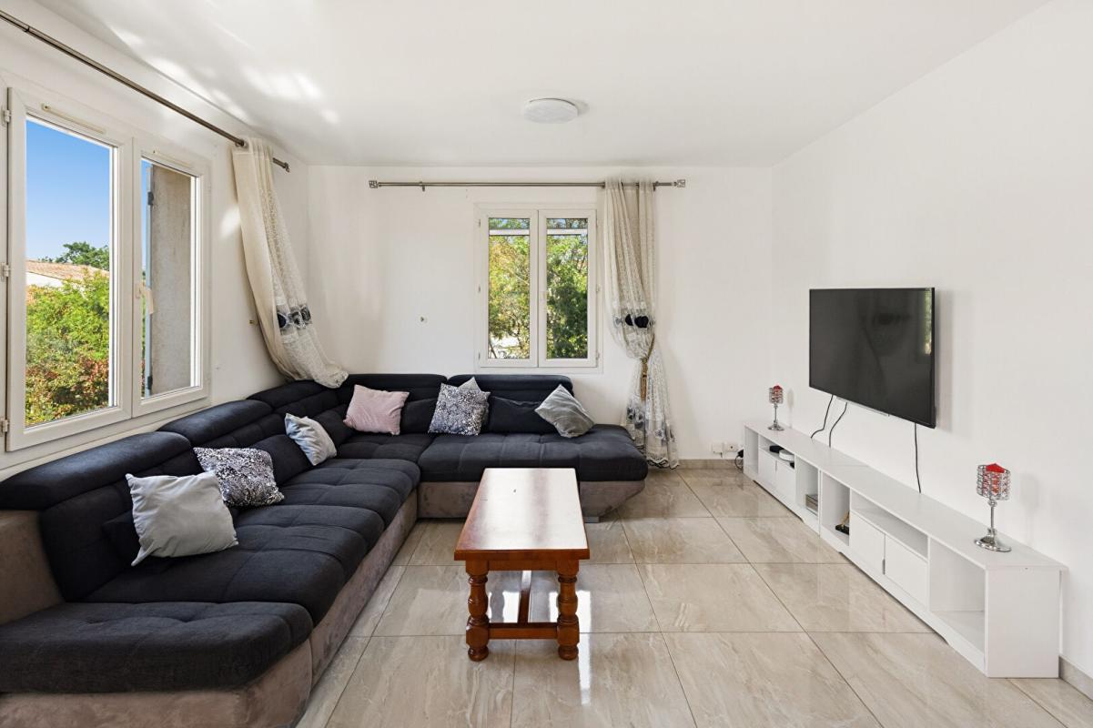 COGOLIN En exclusivité Maison avec piscine à vendre + T2 + studio à Cogolin 6