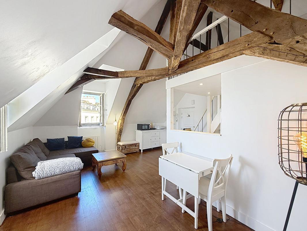 VANNES RARE. Vannes Port. Dernier étage avec vue imprenable sur le port et la Place Gambetta 12