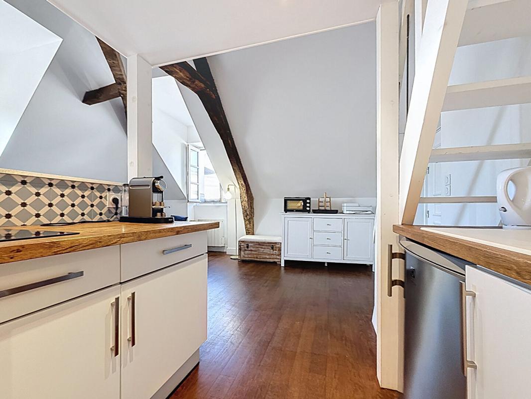 VANNES RARE. Vannes Port. Dernier étage avec vue imprenable sur le port et la Place Gambetta 8