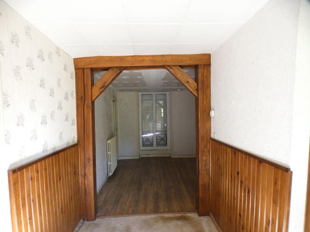 SARLAT-LA-CANEDA Maison à rénover au coeur de Sarlat avec création de 2 appartements possible 10