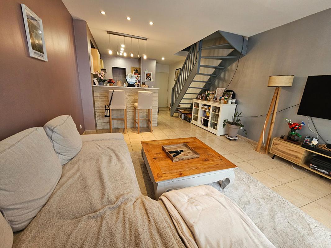 SARAN Appartement duplex 3 pièces, 68 m², Jardinet, 2 parkings 2