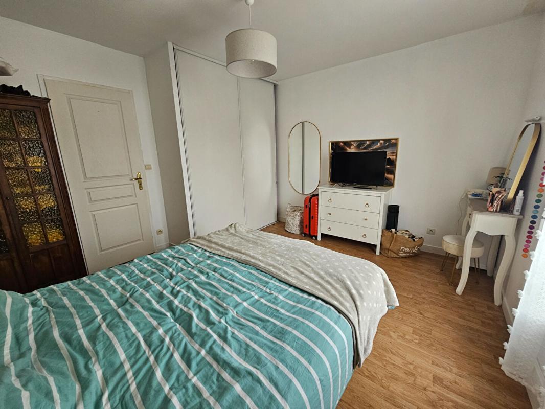 SARAN Appartement duplex 3 pièces, 68 m², Jardinet, 2 parkings 9