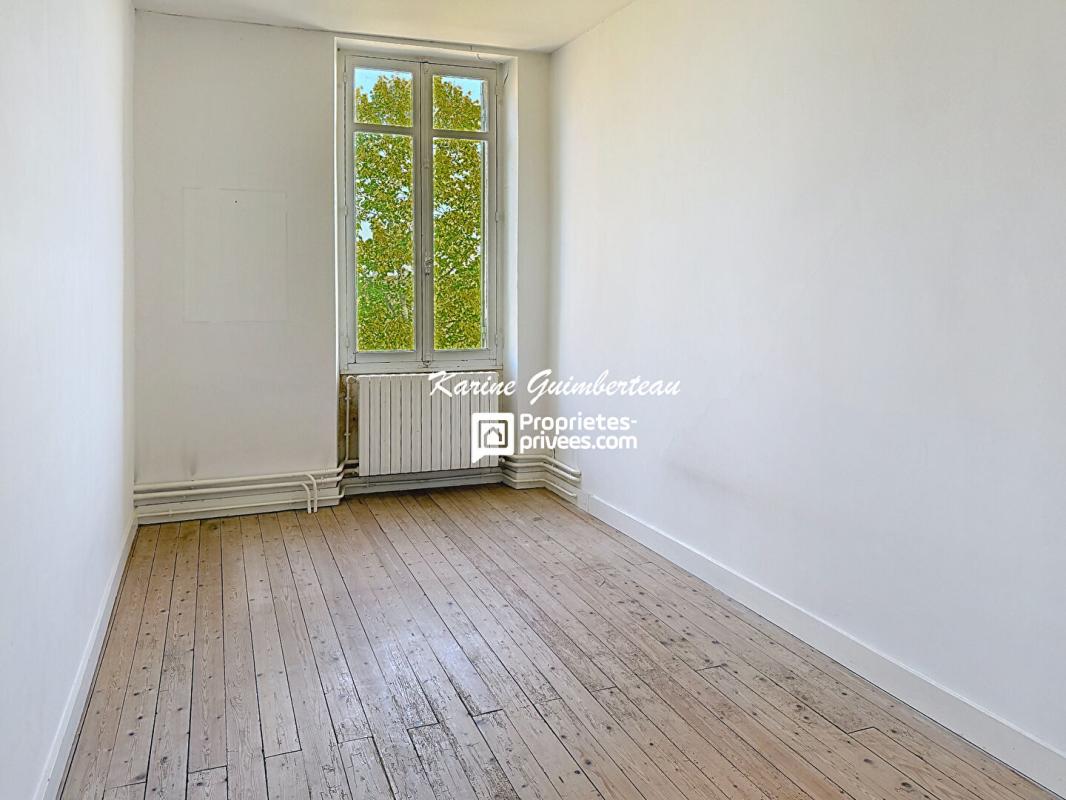 SAINT-EMILION St Emilion : Majestueuse maison en pierre avec vue 17