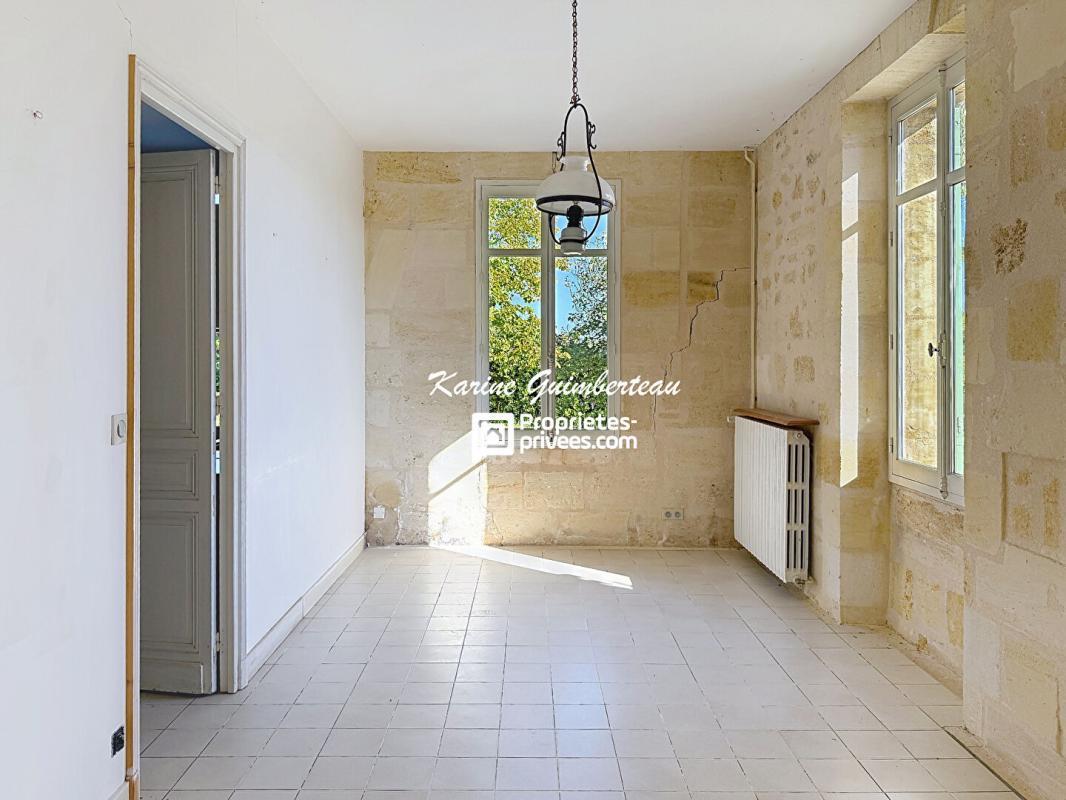 SAINT-EMILION St Emilion : Majestueuse maison en pierre avec vue 6