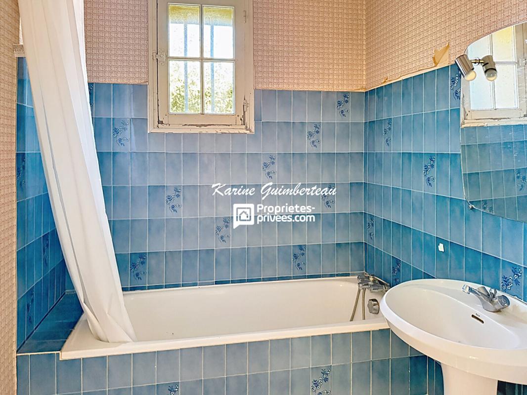 SAINT-EMILION St Emilion : Majestueuse maison en pierre avec vue 9