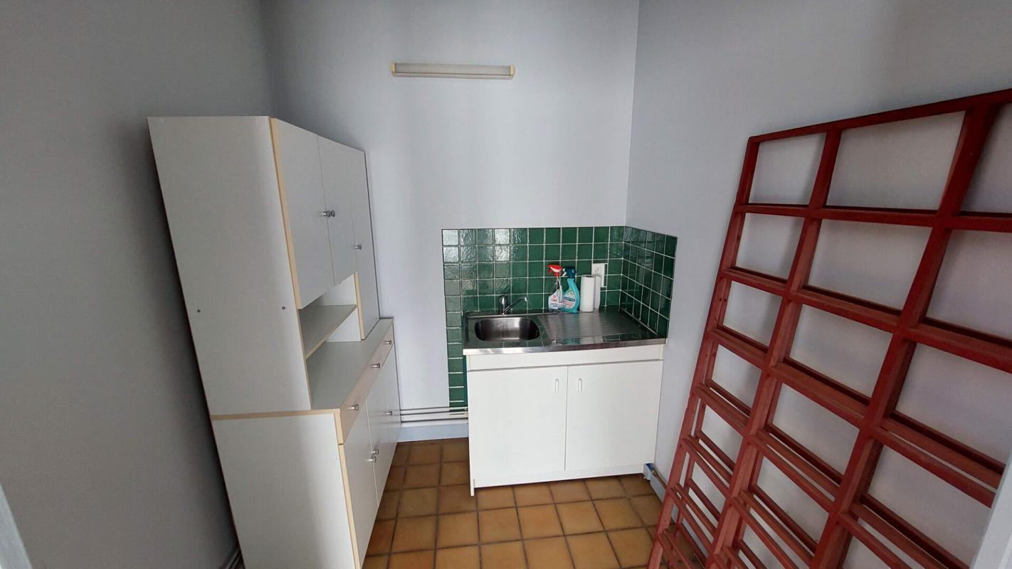 NONANCOURT SECTEUR NONANCOURT - Local commercial de 54 m²  accès PMR 8