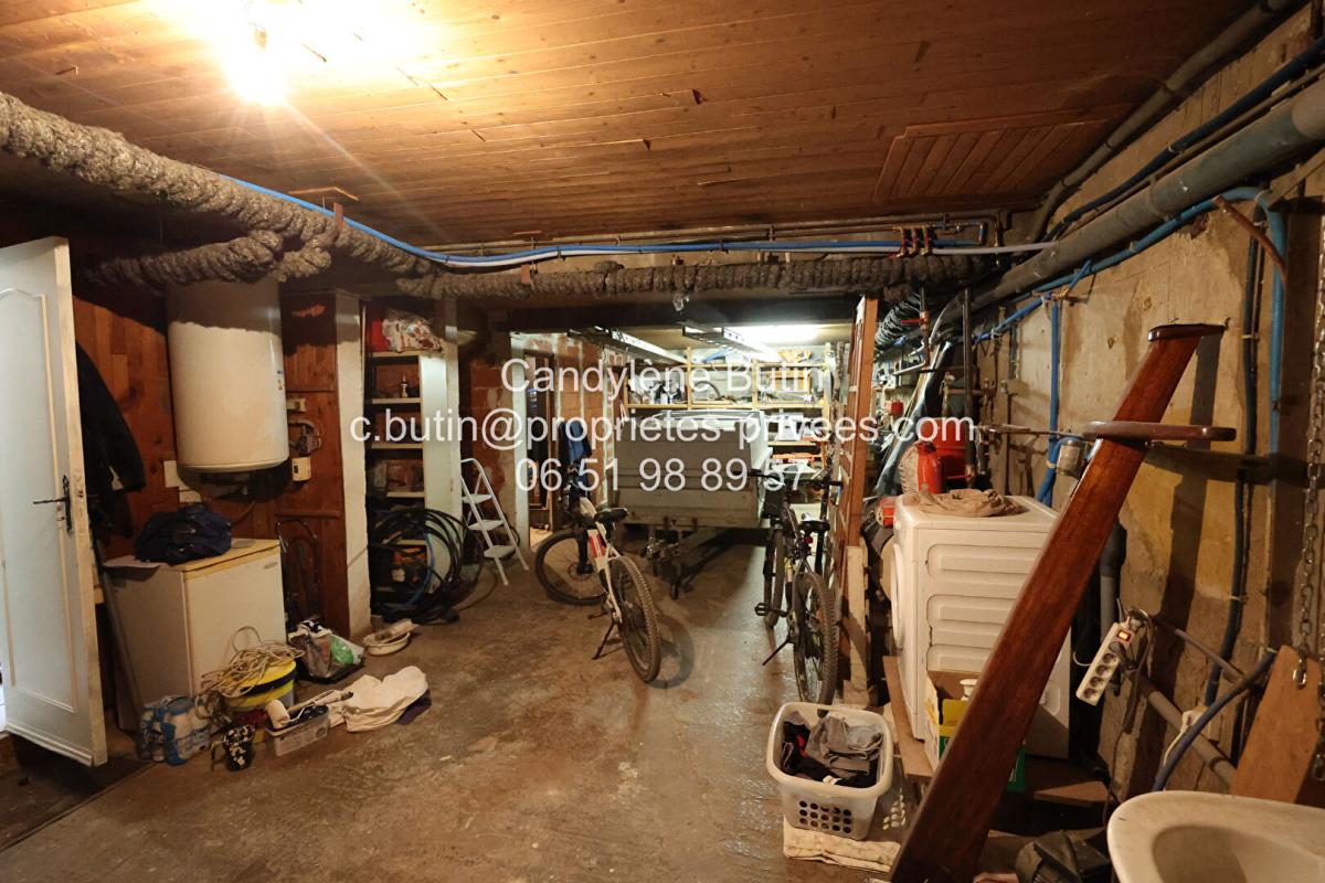 AZILLE Maison DE VILLAGE DE PIERRES GRAND GARAGE ET JARDIN 17