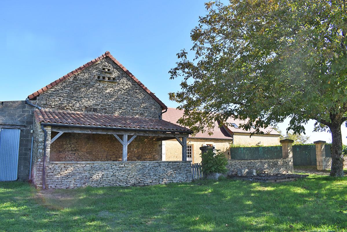 SAINT-CREPIN-ET-CARLUCET Maison SAINT CREPIN ET CARLUCET 7 pièce(s) 139 m2 16