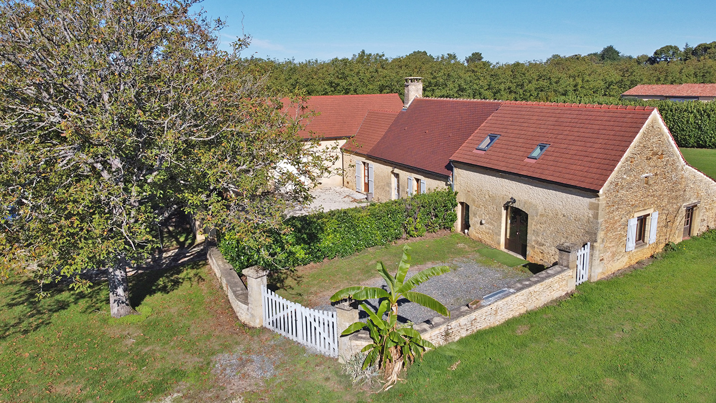 SAINT-CREPIN-ET-CARLUCET Maison SAINT CREPIN ET CARLUCET 7 pièce(s) 139 m2 3